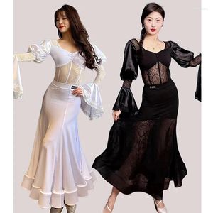 Scenkläder 2024 Ballroom Dance Dress Women Puff Sleeves Black White Lace Tops Kjol Prom Waltz kläder Performance Costume BL12274