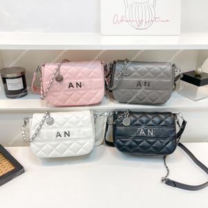 CC Bag designer kvinnor axelväska crossbody väska silver mynt dekoration mode diamantmönster quiltad tråd pu läder klaff handväska