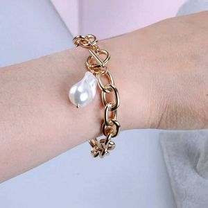 Chain Pearl Pendant Armband Charm Party Wedding Accessories Fashion Women smycken Manschett Bangle Chain Barock Specialformad