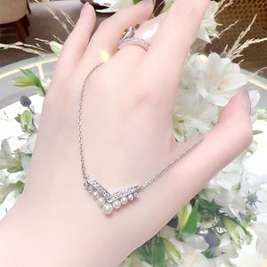 Fashion Angel Pearl Necklace Designer Luxury Pendant Necklace V Shaped Necklace 925 Sterling Silver 18K Gold Plated High Edition Pendant Necklace Jewelry