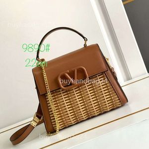 Tote Bags Valentyno Summer 2024 Hollow Designer Bag Event Stud Branch Crochet Totes Vlogoo Vslings Woven New V-button Pure Hand Cross Shoulder 1QII