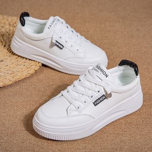 2024 Spring och Autumn New Sports Board Shoes Fashionabla White Breattable Versatile Casual Shoes Gai