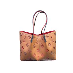 Designer Rivet Bag Red Bottom Handväskor stor kapacitet Purse Light Brown Hollow Letters Totes BagsShoulder Handbag Multicolor Clbag Reticule Chain iPad Portfölj