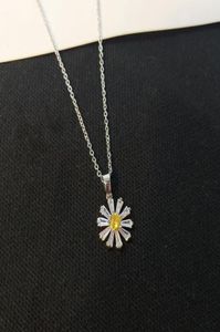 Hänge halsband koreanska enkla färska kubiska zirkon daisy hängen för kvinnor mode vår sommar silver söt blommor choker9963024