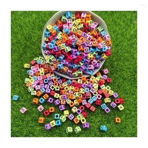 Flores decorativas 100pcs/saco variado de 6 mm de forma quadrada acrílica letra de plástico contas do espaçador solto Nome do alfabeto para fabricação de jóias