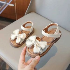 Sandaler 2024 Toppalternativ baby flickor sandaler sommarfjäril-knot personlig prinsessa bröllopsfest skor nya barn flexibla sandaler
