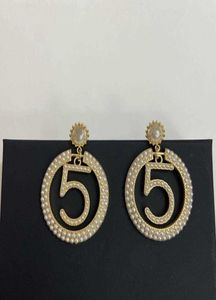 Brand Fashion Bowknot Schmuck Gold Farbbrief 5 große Ohrringe Camellia Ohrringe Quasten Perlen Design Hochzeitsfeier Ohrringe7305775