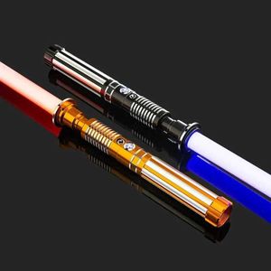 Sticchi a LED LIGHTS RGB Metal Ligpa laser Sword Sword 16 Color Sabre De Luz Lampada PAVE RAVE PLAY LED FLAD FLASH COOT GIOCHIO T240428