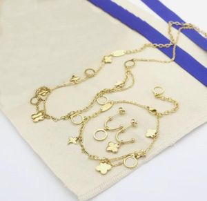 Europe America Fashion Jewelry Sets Lady Womens GoldSilvercolor Metal Engraved V Initials Tassels Flower Necklace Bracelet Earri1658368