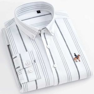 Men's Casual Shirts Fashion Mens Long Slve Casual Contrast Striped Oxford Shirt Embroidered Cavalry Comfortable Standard-fit Button-down Shirts T240428