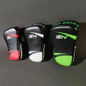 Boxning Target Curved Muay Thai Bag Thicked Taekwondo Karate Adults Kids Pu Training Paws Pads Boxing Training Accessories 240428