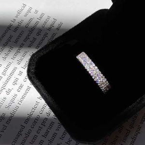 Wedding Rings Classic Three Rows of Small Broken Zirconia Diamond Ring Female Precision Craft Micro Set Brilliant and Versatile Banquet Ring