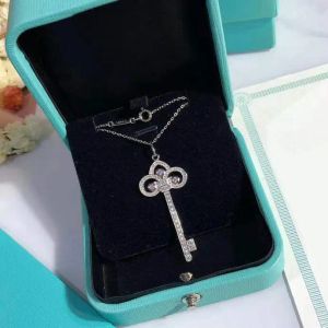 Designer Halskette Mode Frauen- und Herren -Charm Schmuck Leuchte Luxurys Klassische Liebe Diamond Anhänger Halsketten Einfache Schlüsselbeinkette für Freundin Geschenk gut schön