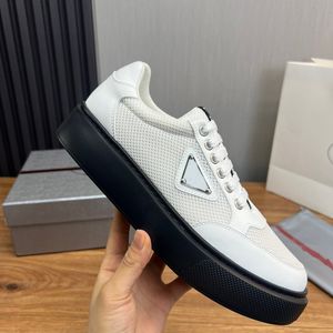 Modeskor tillbehör triangel tjock botten anti-halk Men's sportkläder varumärkesdesigner läder fritid man nätverk teknik andas tröskliga sneakers