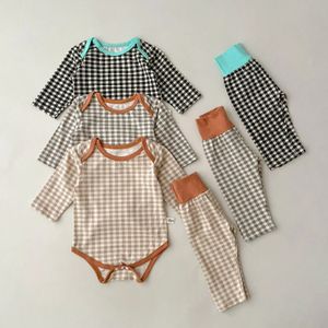 7050 zestawów koreańskich garnituru dolnego piżamy domowej dla niemowląt urodzonych w długim rękawie 240410