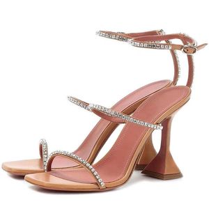 Fashion Sandal Shoe Cup Hot Copo Mulheres estranhas Partem do salto de verão Straps de strap spike-heels 3 sapatos 2024 Sapatos de casamento XWFSP