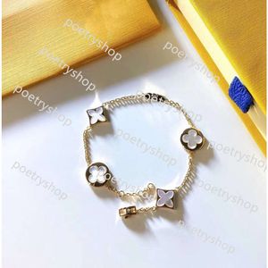 Charm Bracelets Flower Necklace Earrings Designer for Women Letter Four Leaf Charm Bracelet Plated Gold Pearl Crystal Fashion Womens Jewelry Set Girl Gift