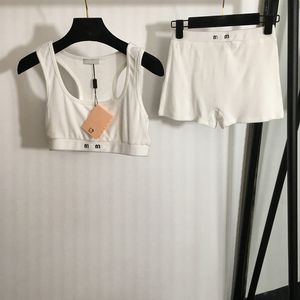 Algodão Camis Shorts Cartas de luxo Bordado Rusota de bordado 3 cores Designer Yoga Tracksuits Soft Elastic Charm Camisole