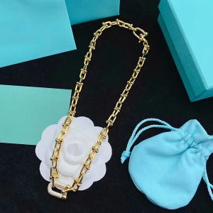 Avancerad armband halsband örhänge set europeiska och amerikanska kvinnor hängen 18k guld smycken presentfabrik grossist och detaljhandel