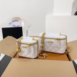 Mode Luxurys Designer Cosmetic Bag Crossbody Makeup Bags Square Box With Makeup Mirror Golden Ball Justering Chain Bag Äkta Leat Enti