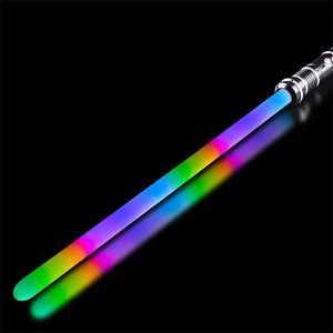 LED ضوء العصي reikirc 2-in-1 lightsaber مع 15 مؤثرات الصوت الملون lightsaber المعادن سيف سيف toy قابلة لإعادة الشحن حفلة مضيئة السيف t240428