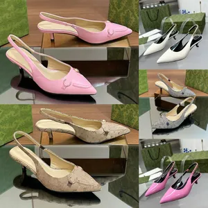 Sandalet tasarımcısı sandal kadınlar Slingback ayakkabıları yavru kedi topuklular sandal yüksek topuk pompalar sivri ayak parmağı altın zincir patentli deri sandalet parti seksi elbise ayakkabı kutusu 35-41