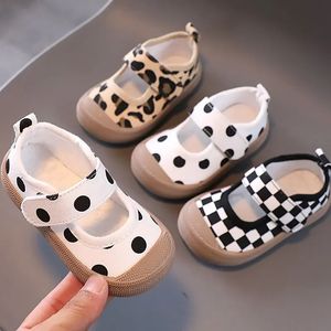 Spring Autumn Baby Girl Shoes Kids for Little First Walkers Girl Flats Sneakers per bambini 240426