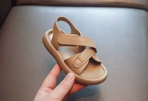 Sandals New Girls Simple Beach Shoes Fashion Childrens Versatile Sandals Boys Soft Sole Fashion Brand Single Shoes 2023 Summer