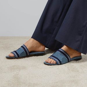 Tasarımcı Kadınlar Slayt mavi denim slaytlar sıradan düz ayakkabı sandaletleri ile işlemeli katırlar ile lüks sandale yaz plaj deri taban yeni stil moda terlikleri
