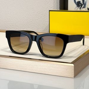 Designer Sonnenbrille für Männer Frauen 40132 Sommer Mode Square Avantgarde Uv400 Schutzbrillenstil Anti-Ultraviolett Popularität Acetat Full-Frame-Brille zufällige Box