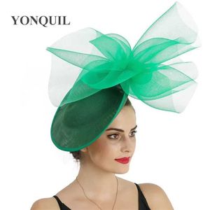 Breda brimhattar hink hattar stora derby fascinator hatt brud bröllop headpiece party chapeau cap med hår stift damer mesh kyrka race hår tillbehör y240426