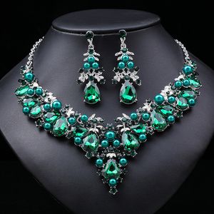 Unika europeiska och amerikanska pärlhalsband och örhängen Set Electroplated Alloy New Fashionable Artificial Gemstone Jewelry Boutique
