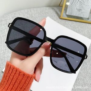 Occhiali da sole per chiodi di riso colore gradiente 2023 per donne Trend Antiuv Retro Sun Glasses 240424