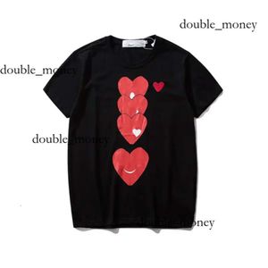 Играть в рубашки Commes Designer Tee Com Des Garcons Play Logo Logo Print Fuse Fit Tee Size Commes Play The Trub