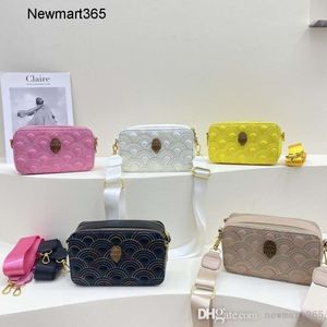 Bola de câmeras de designer feminina Bag 2024 Primavera verão Novo ombro único Bag de ombro de crossbod