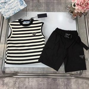 Brand Baby Tracksuits Terno de verão Crianças roupas de grife de grife 100-150 cm Colete listrado em preto e branco Sleesenless Cole