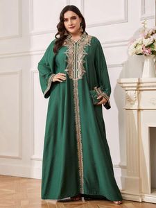 Etniska kläder Dubai Luxury Kaftan Long Dress Plus Size Women Arab Muslim Fashion Green Embroidery Ruched Dresses Islamiska Vestidos 4xl