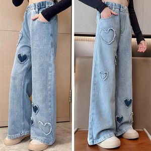 Childrens Clothing Kinder Jeans Mädchen lieben Fleece Denim Weitbein Hosen losen Fit mit mittlerer bis großer Haus. 240418