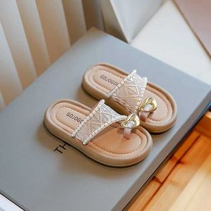 Sandalen Kinderschuh Girl Prinzessin Slipper Sommer Neues kleines Mädchen weiche alleinige Sandalen Vielseitige Perle Clip Schuh modische Fairy Style