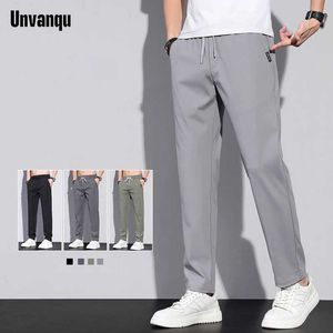 Mäns byxor unvanqu 2024 Summer Thin Silk Socks Herr Fashion Casual Soft and Breattable Trousers Elastic midja Liten rak total Q240429