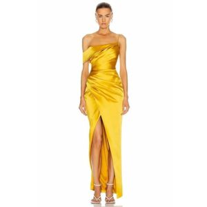 スリットシーススパゲッティストラッププリーツフロアレングスジッパーバックウエディングドレス女性用の上品な長い片側肩の黄色いイブニングドレス