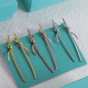 Nuovo design Orecchini lunghi orecchini dorati per Woman Charm Orecchini argento.