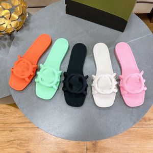 35-41Summer Womens Slippers Sandals Designer Slippers Luxury Flat Heelsファッションカジュアルコンフォートフラットスリッパビーチスリッパ