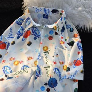 Blouses feminina Camisas gráficas criativas Camisas gráficas Hip Hop Men Oversize Lapel Tops Harajuku Blusa de desenho animado de verão de manga curta praia Kawaii