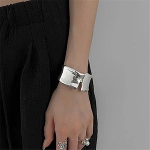 XIALUOKE Vintage Hyperbole Irregular Metal Opening Cuff Bracelet For Women Personality Catwalk Wrist Jewelry Accessories 240417