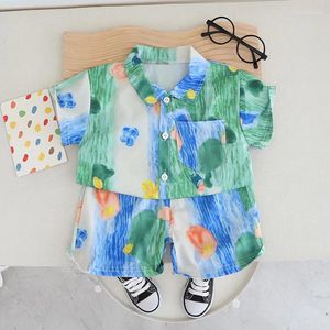 Giyim Setleri Western Bebek Erkek Boutique 2024 Kore tarzı çiçek baskısı dönüşü yakalı kısa kollu gömlek ve şort çocuk kıyafet seti