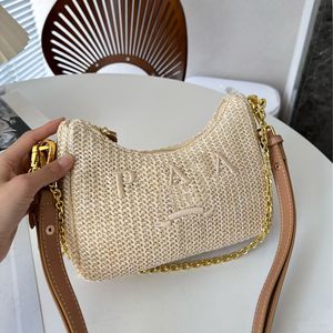 2024 Vävd underarmsäck av hög kvalitet Designer Bag axelväska Kvinnor Purse Cross Body fashionabla och bekväm shoppingväska vävda 17 Hot Styles