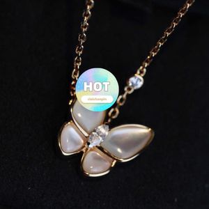 Van Cl ap classic Fan Family V Gold High Board Original Buckle White Beimu Butterfly Horse Eye Necklace Fashion Design Light Luxury Feeling Collar Neckchain Womens Ed