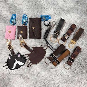 Fashion Key Buckle Car Keychain Handmade Leather Keychains Men Women Bag Pendant Accessories 11 Color