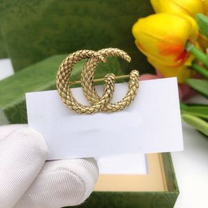 14K guld, klassisk, designer brosch, dubbelbokstäver, mode, personlighet. Neutral, män, kvinnor, brosch, vintage mässingsmaterial, hög kvalitet, kommer inte att blekna, den bästa gåvan